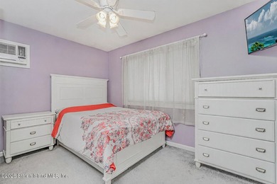 This meticulously maintained semi-attached home is ready to - photo 17