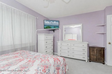 This meticulously maintained semi-attached home is ready to - photo 18