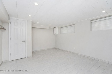 This meticulously maintained semi-attached home is ready to - photo 23