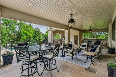 Perfectly positioned behind the gates of an exclusive enclave - photo 25