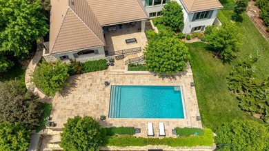Perfectly positioned behind the gates of an exclusive enclave - photo 33