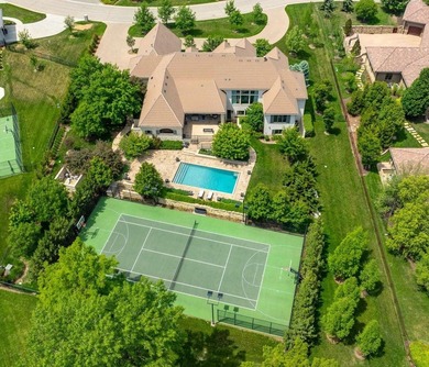 Perfectly positioned behind the gates of an exclusive enclave - photo 34