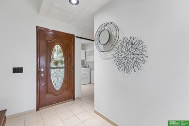 Beautifully maintained 3 bed, 3 bath home located on a quiet - photo 3
