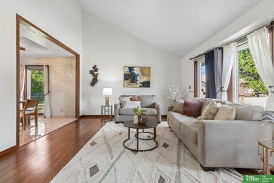 Beautifully maintained 3 bed, 3 bath home located on a quiet - photo 4