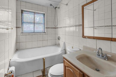 Welcome to 99 Wexford Dr, an expansive 3000 sq ft Colonial home - photo 19