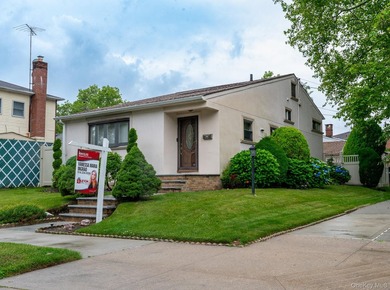 Set in the heart of Whitestone, this beautiful and recently - photo 2