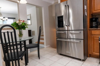 Set in the heart of Whitestone, this beautiful and recently - photo 4