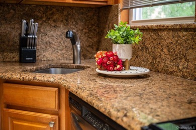 Set in the heart of Whitestone, this beautiful and recently - photo 6