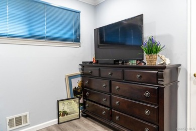 Set in the heart of Whitestone, this beautiful and recently - photo 10