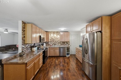 Clean, move-in ready 3-bedroom, 2-bath home in Coos Bay! This - photo 11