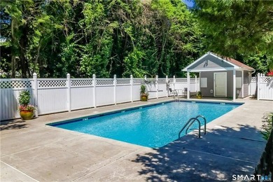 Enjoy resort-style living with access to the in-ground community - photo 12