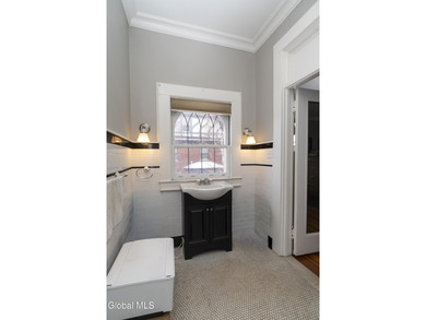 Welcome to this historic Victorian one-bedroom 1038 sq ft