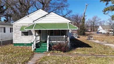 Diamond in the rough with strong potential. This 3-bedroom - photo 3