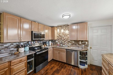 Clean, move-in ready 3-bedroom, 2-bath home in Coos Bay! This - photo 13