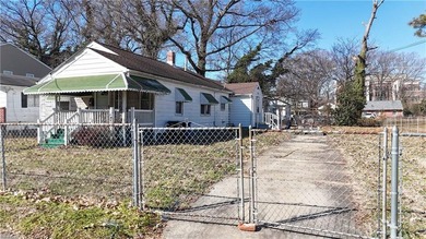 Diamond in the rough with strong potential. This 3-bedroom - photo 5