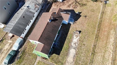 Diamond in the rough with strong potential. This 3-bedroom - photo 6