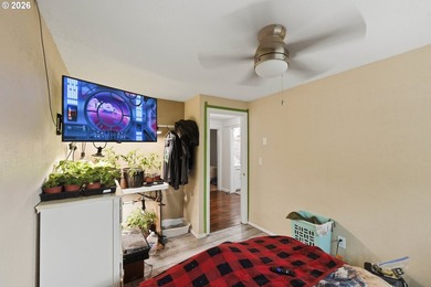 Clean, move-in ready 3-bedroom, 2-bath home in Coos Bay! This - photo 19