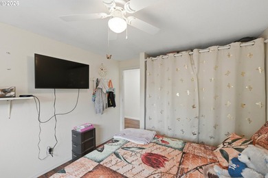 Clean, move-in ready 3-bedroom, 2-bath home in Coos Bay! This - photo 21