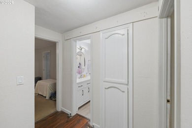 Clean, move-in ready 3-bedroom, 2-bath home in Coos Bay! This - photo 22