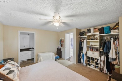 Clean, move-in ready 3-bedroom, 2-bath home in Coos Bay! This - photo 25