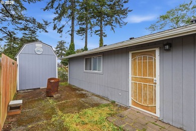 Clean, move-in ready 3-bedroom, 2-bath home in Coos Bay! This - photo 27