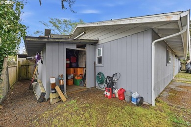 Clean, move-in ready 3-bedroom, 2-bath home in Coos Bay! This - photo 29