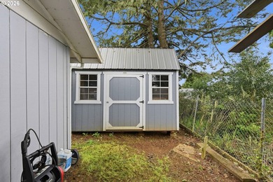 Clean, move-in ready 3-bedroom, 2-bath home in Coos Bay! This - photo 31