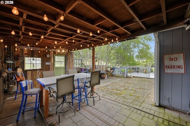 Clean, move-in ready 3-bedroom, 2-bath home in Coos Bay! This - photo 34