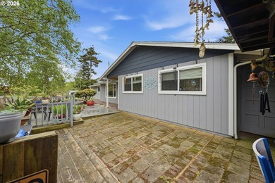Clean, move-in ready 3-bedroom, 2-bath home in Coos Bay! This - photo 35