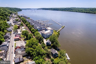 There's no place like home at Tomes Landing. This top-floor - photo 35