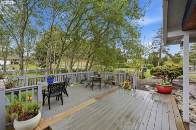 Clean, move-in ready 3-bedroom, 2-bath home in Coos Bay! This - photo 36