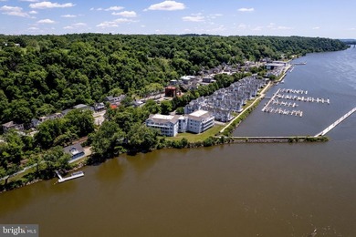 There's no place like home at Tomes Landing. This top-floor - photo 36