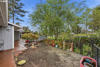 Clean, move-in ready 3-bedroom, 2-bath home in Coos Bay! This - photo 38