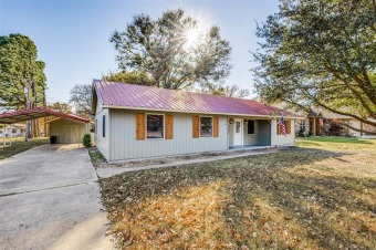 Cedar Creek Lake Home Sale Pending in Gun Barrel City Texas