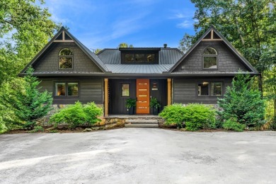 Lake Home For Sale in Dawsonville, Georgia