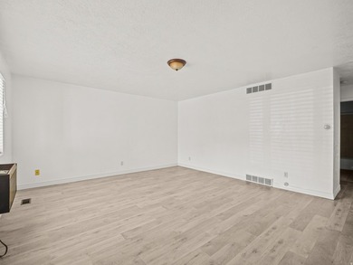 Attractive 21unit apartment complex featuring a mix of 1, 2, and - photo 14
