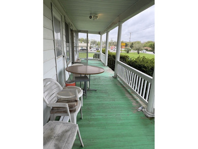 Live and work in this stately *American Four-Square* - photo 17