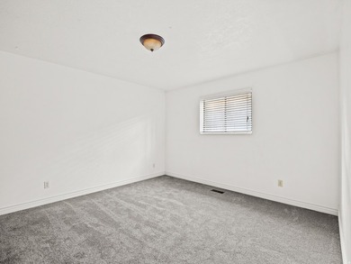 Attractive 21unit apartment complex featuring a mix of 1, 2, and - photo 27