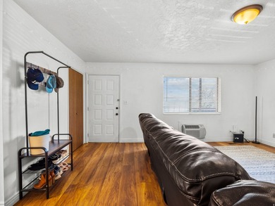Attractive 21unit apartment complex featuring a mix of 1, 2, and - photo 31