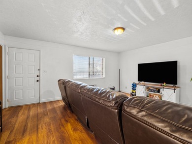 Attractive 21unit apartment complex featuring a mix of 1, 2, and - photo 32