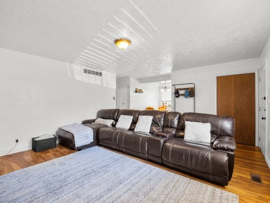 Attractive 21unit apartment complex featuring a mix of 1, 2, and - photo 34