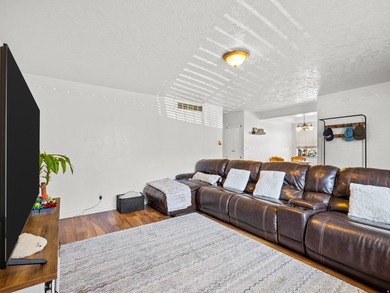Attractive 21unit apartment complex featuring a mix of 1, 2, and - photo 36