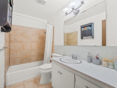 Attractive 21unit apartment complex featuring a mix of 1, 2, and - photo 48