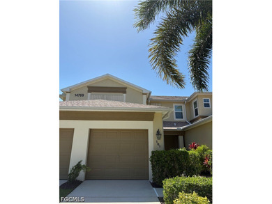 Absolutely gorgeous first floor 2 bedroom, 2 bath + DEN, CORNER - photo 1