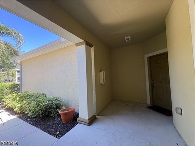 Absolutely gorgeous first floor 2 bedroom, 2 bath + DEN, CORNER - photo 5