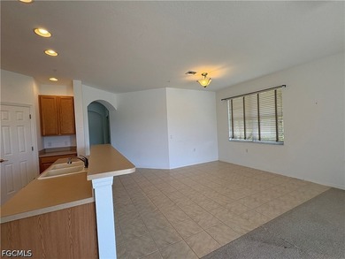 Absolutely gorgeous first floor 2 bedroom, 2 bath + DEN, CORNER - photo 8
