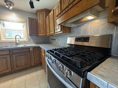 Beautifully updated 3-bedroom, 2.5 bath home in the desirable - photo 11