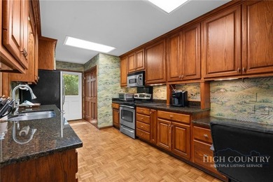 True Blowing Rock Cottage Charm on the Prestigious Blowing Rock - photo 15