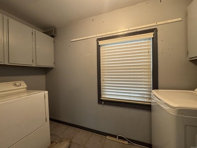 Beautifully updated 3-bedroom, 2.5 bath home in the desirable - photo 19