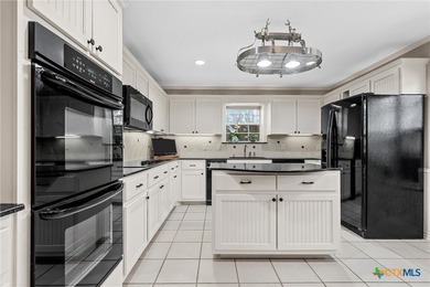 Welcome to 3401 Summit Circle in Belton! This spacious 2 - photo 9